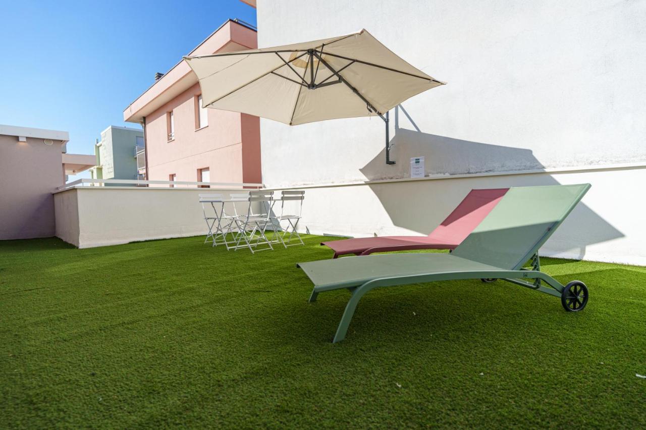 Design Hotel Astra B&B Misano Adriatico Exterior foto