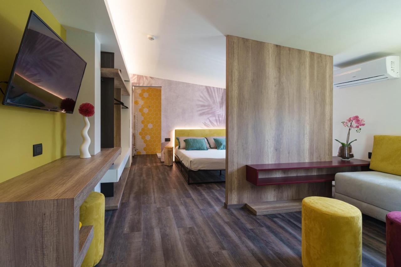Design Hotel Astra B&B Misano Adriatico Exterior foto